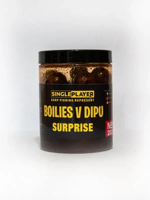 SINGLEPLAYER Boilies v dipu Vysoce Kvalitní